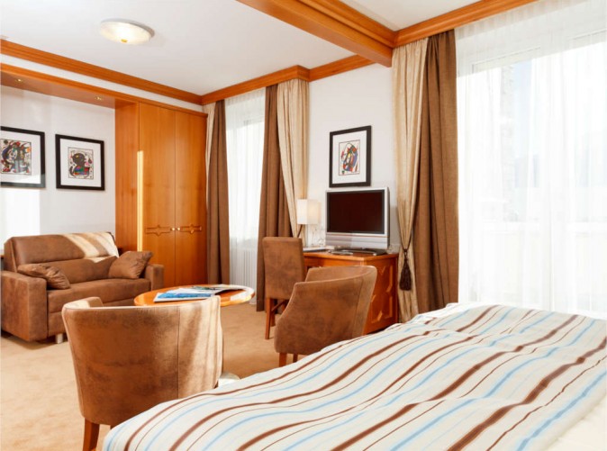 6_Hotel Monopol - Schoene Aussichten Touristik - Example Deluxe Room 2